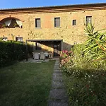 Anguria Fratta Garden Apartments, Shared Pool, Close To * 哥尔顿